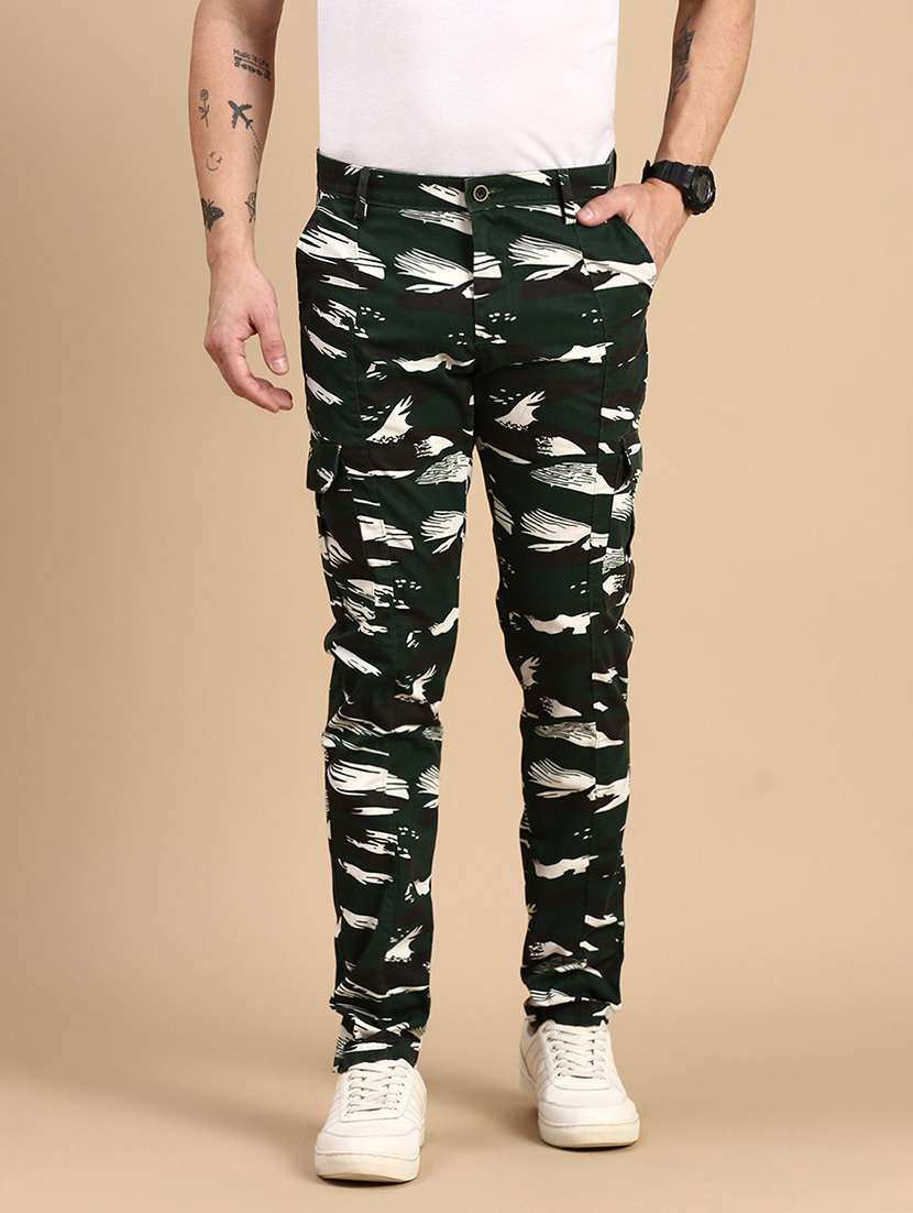 men printed mid rise chinos 