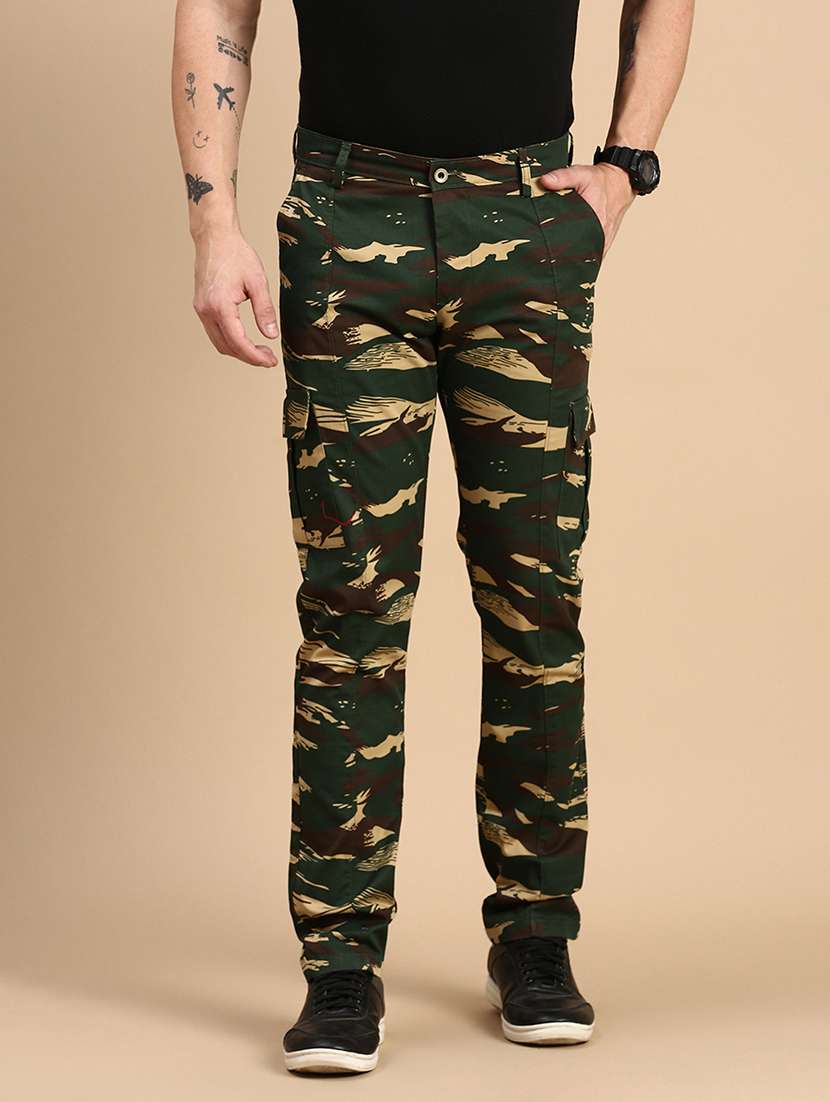 men printed mid rise chinos 