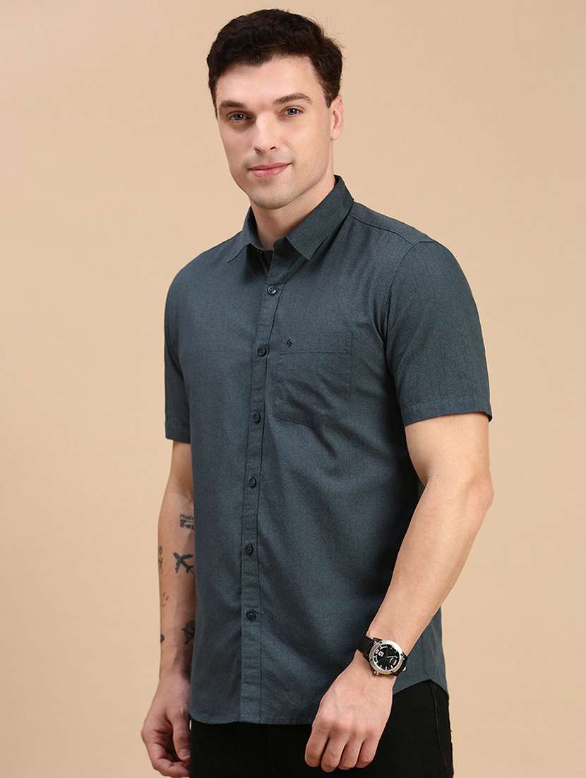 men printed collared casual shirt