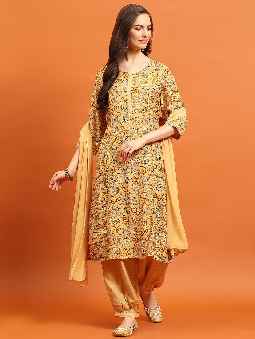women three quarter sleeve kurta salwar with dupatta set