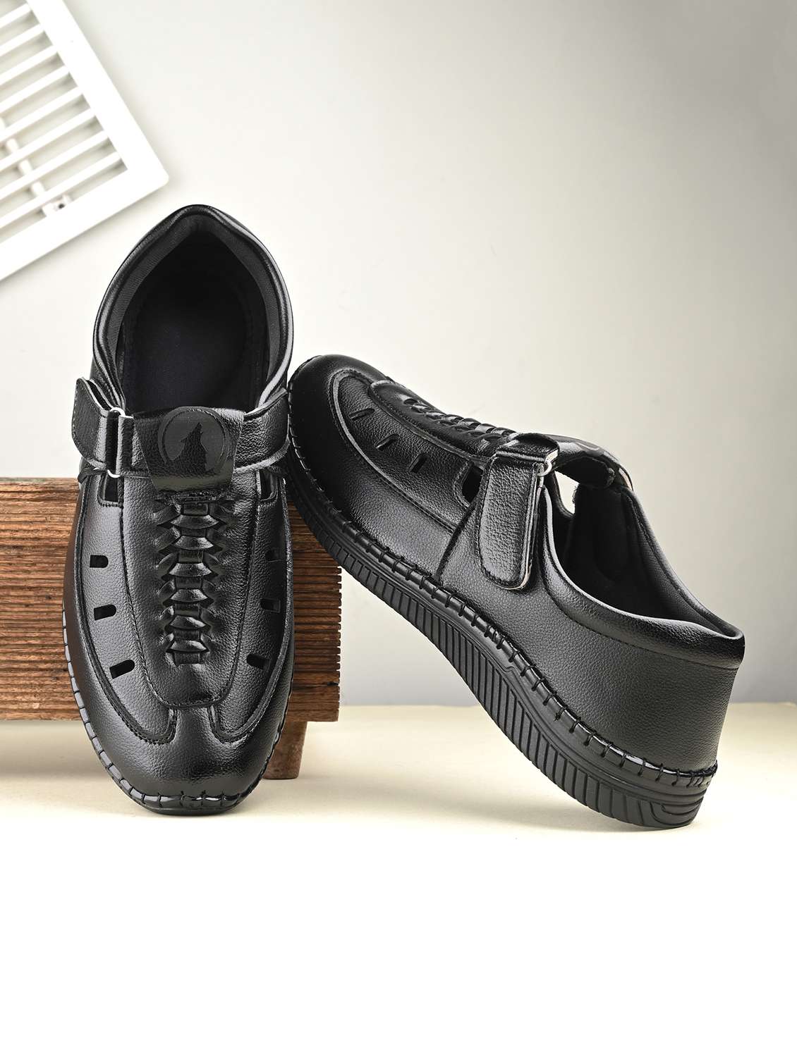 men black fisherman sandal