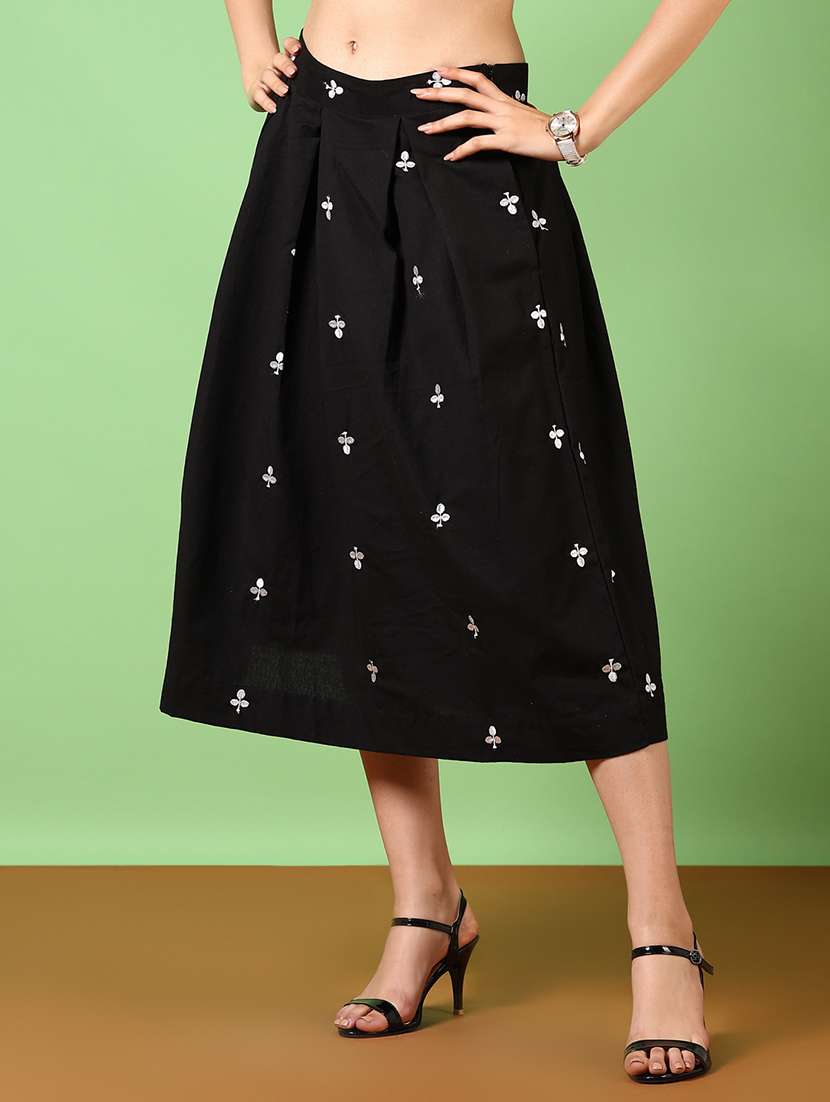 women embroidered pleated mid rise skirt