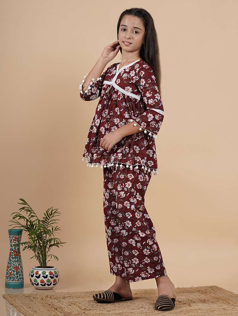 girls maroon floral printed v neck kurta palazzo set - 21719701 -  Standard Image - 2