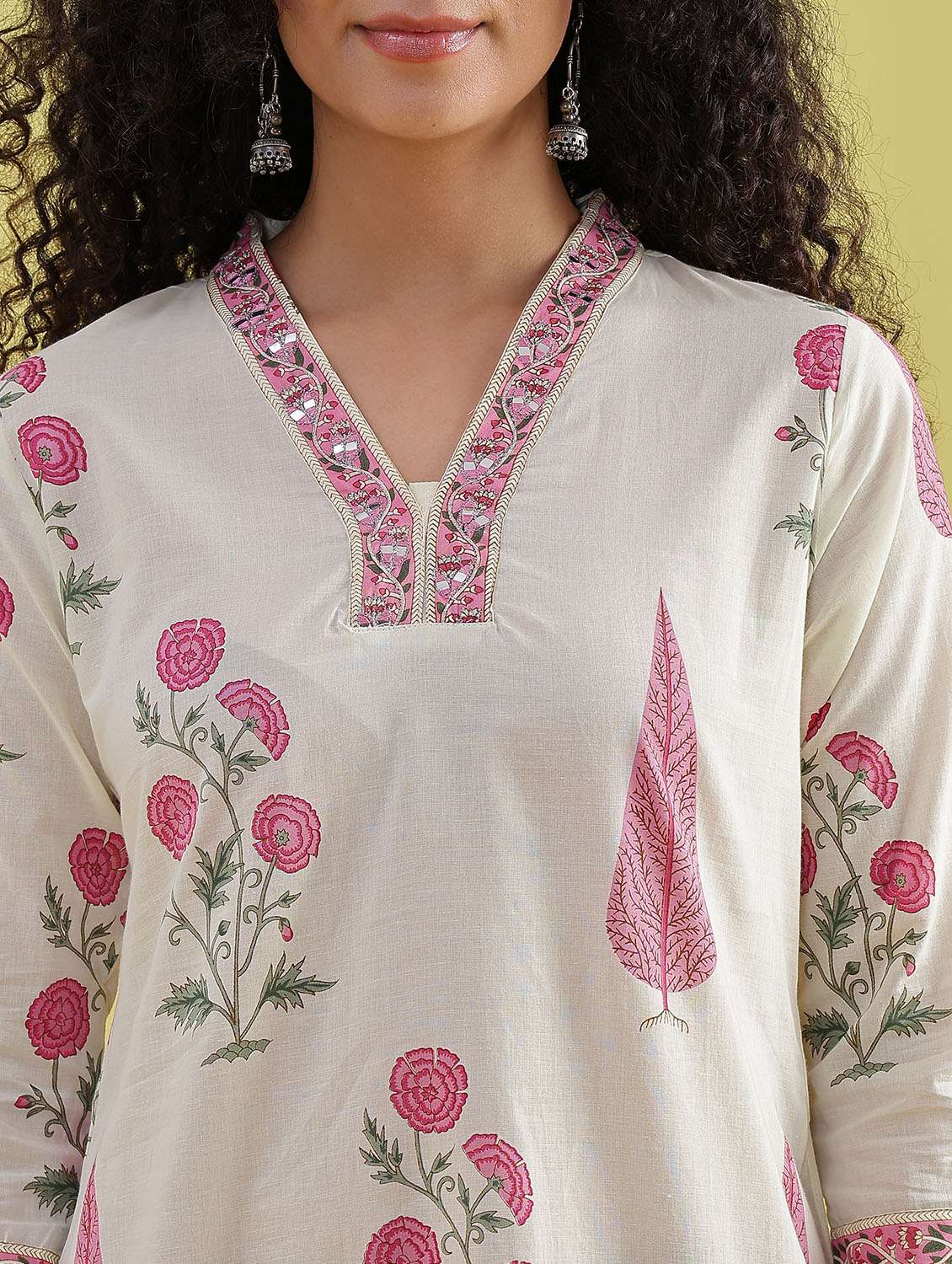 women floral printed three quarter sleeve straight kurta - 21720459 - Standard Image - 2
