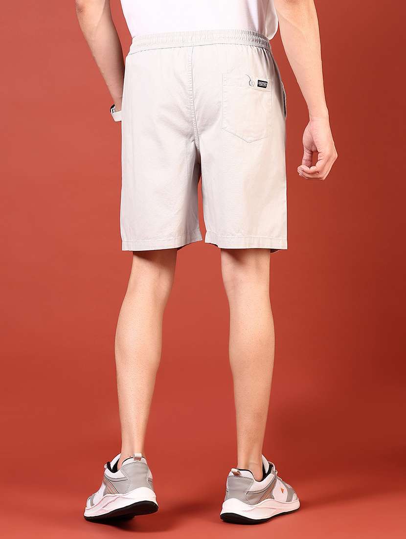 men solid mid rise regular fit shorts - 21721004 - Standard Image - 2
