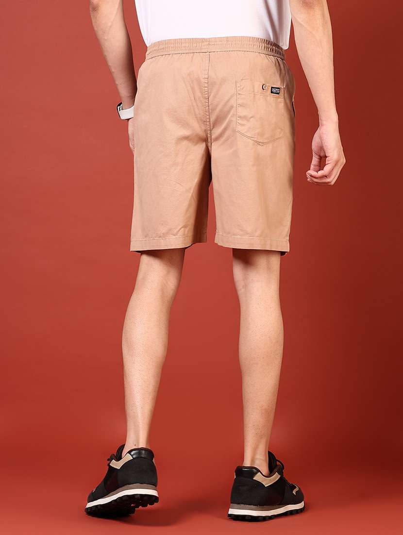 men solid mid rise regular fit shorts - 21721005 - Standard Image - 2