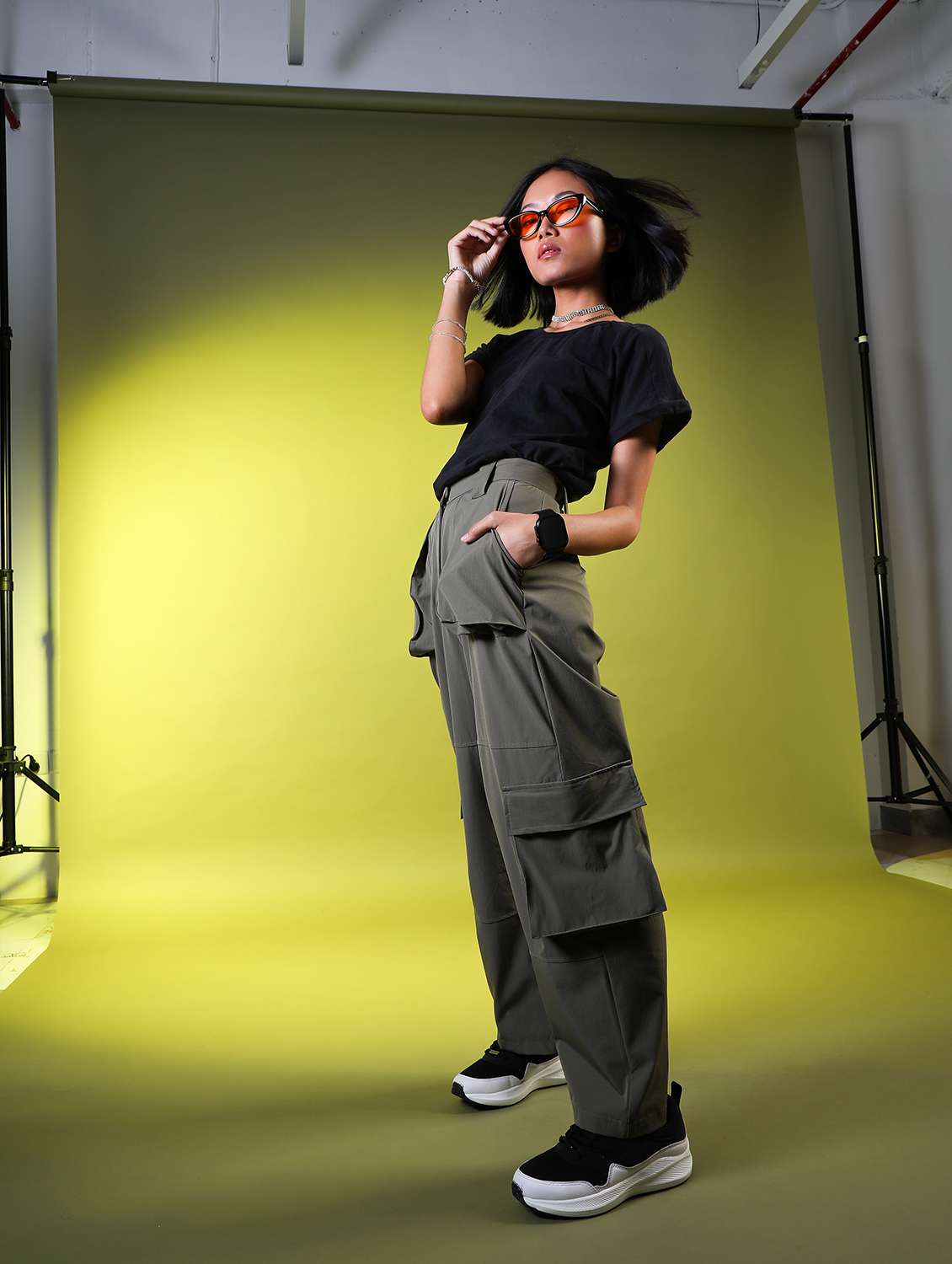 women olive solid mid rise relaxed fit cargo