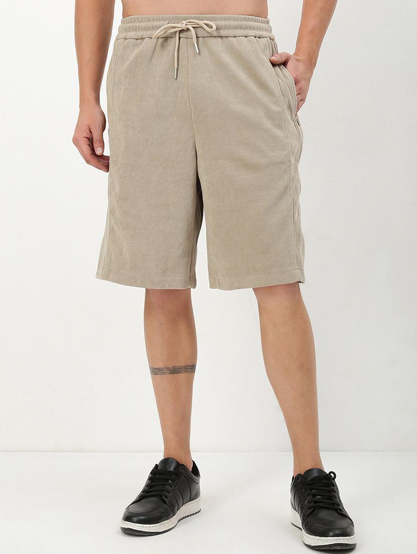 men mid rise solid shorts - 21721341 - Zoom Image - 0