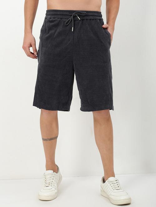 men mid rise solid shorts - 21721342 - Standard Image - 0