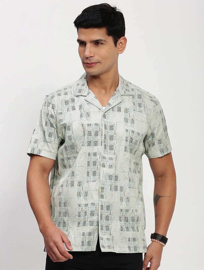 men short sleeves printed casual shirt