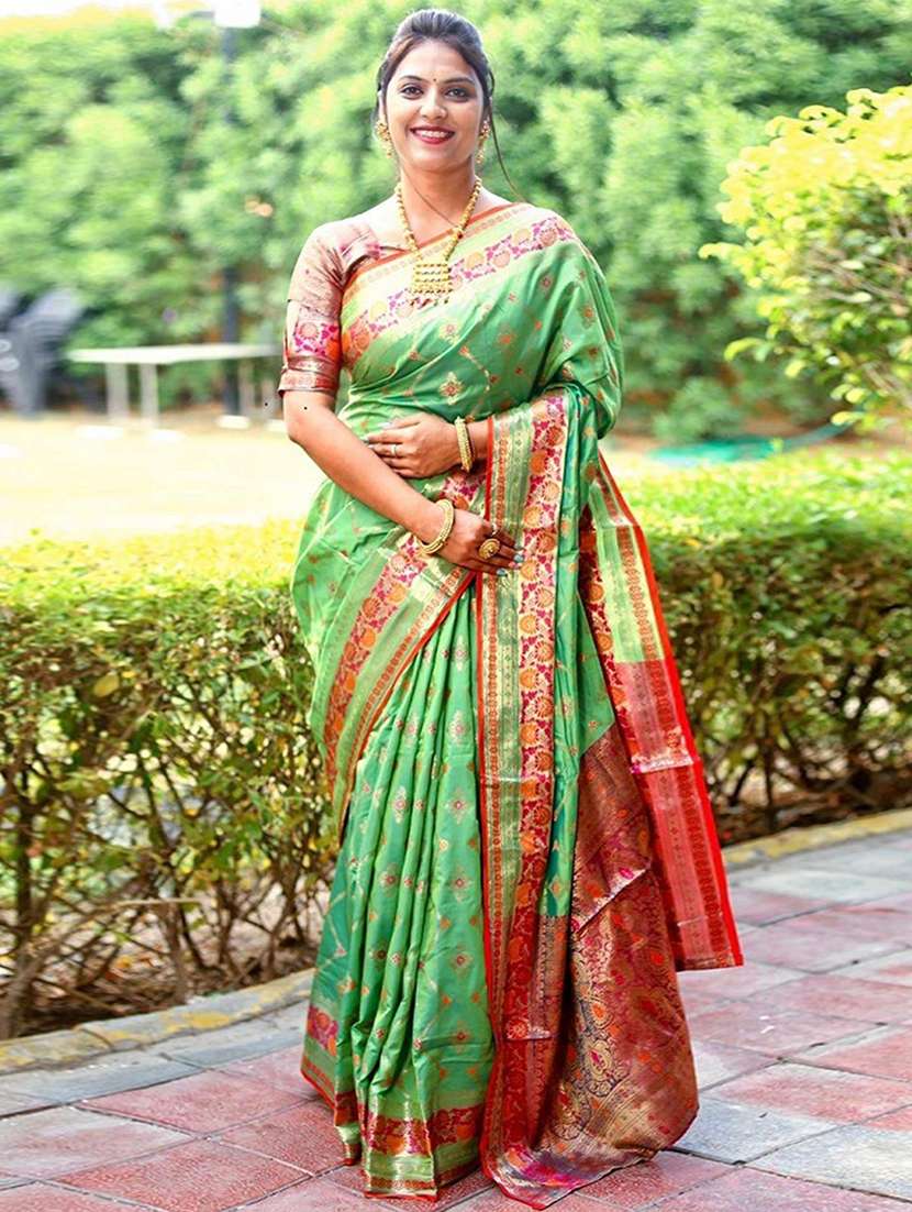women self design banarasi saree with blouse