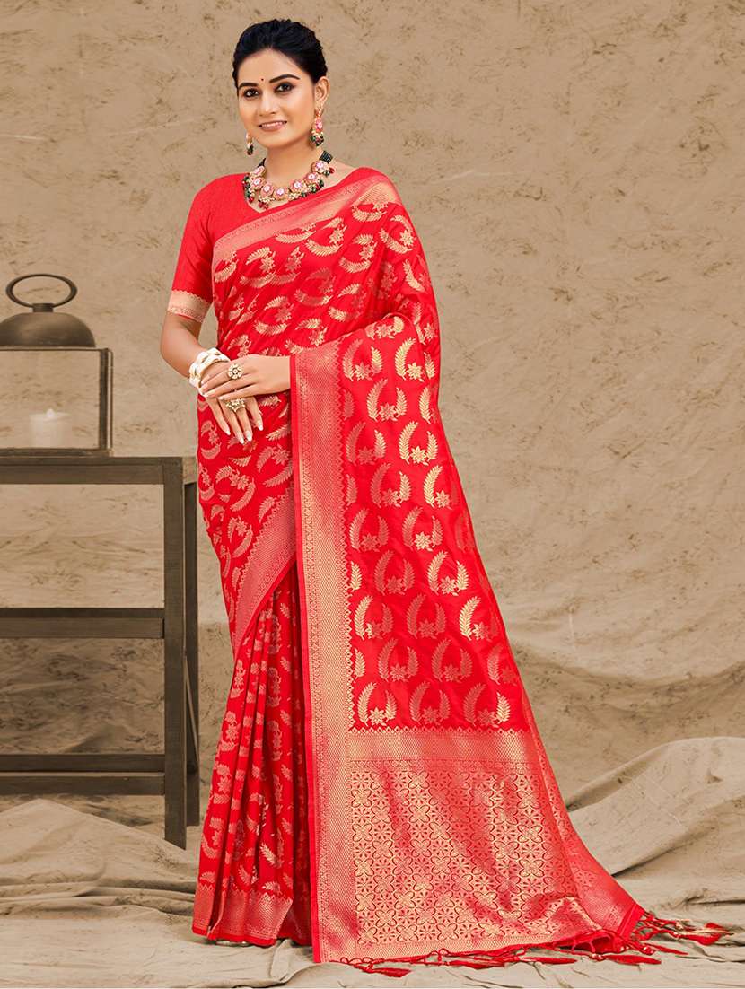 women self design banarasi saree with blouse