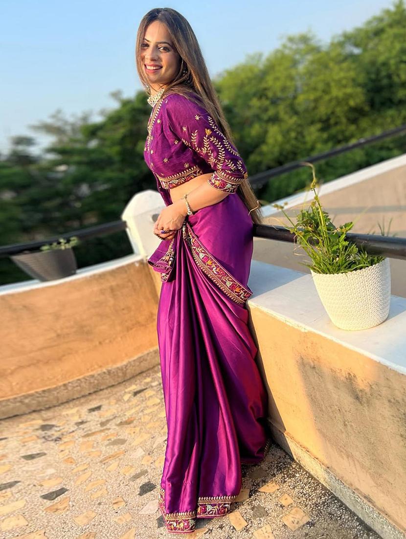 women purple solid bordered saree with blouse - 21723200 - Standard Image - 2