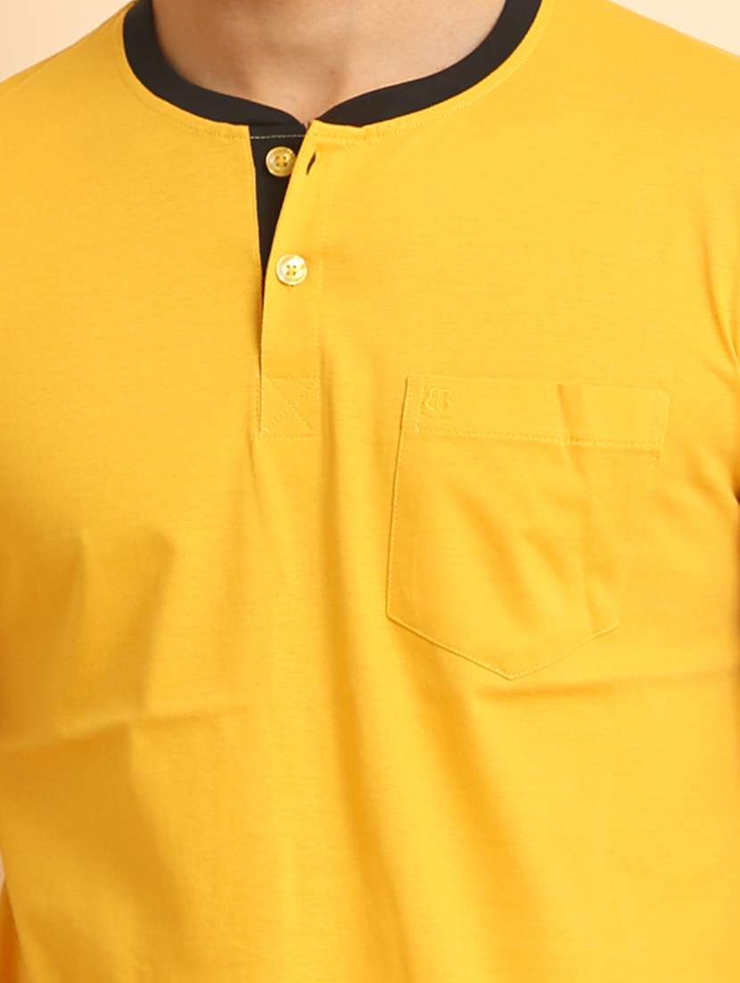 men short sleeves plain t-shirt - 21724978 -  Standard Image - 2