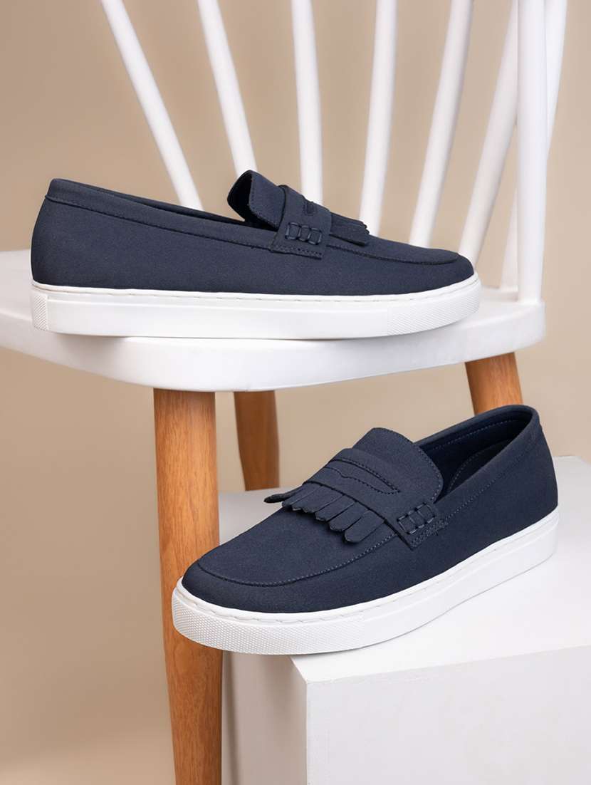 men solid slip on loafer