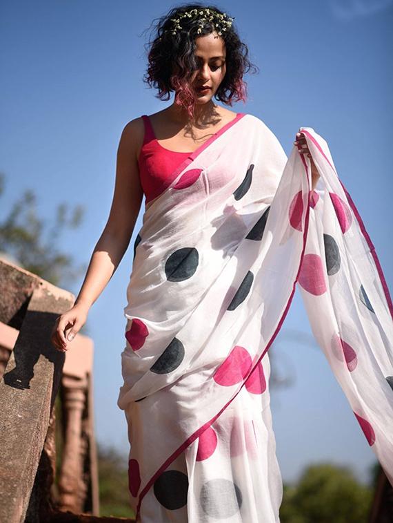 women printed casual wear saree with blouse - 21728380 - Standard Image - 2