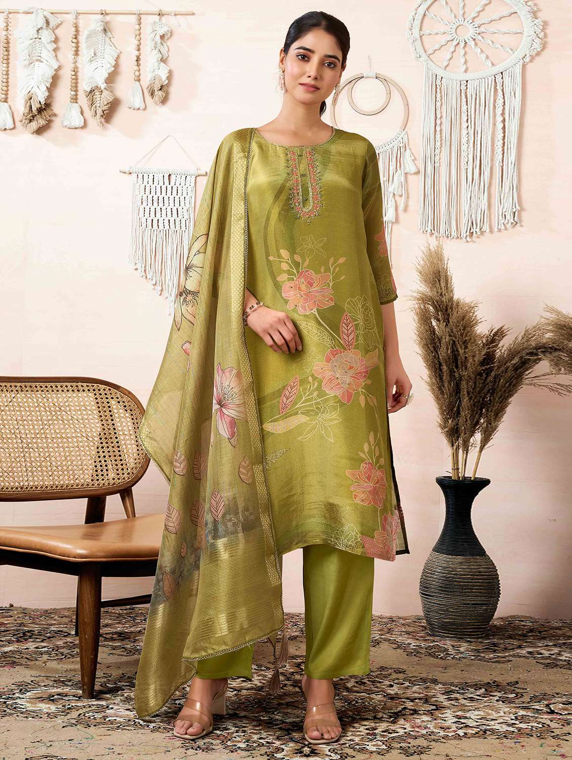 women floral kurta pant set with dupatta
