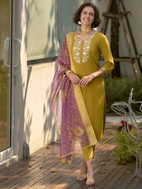 women embroidered kurta pant set with dupatta - 21730739 - Standard Image - 0