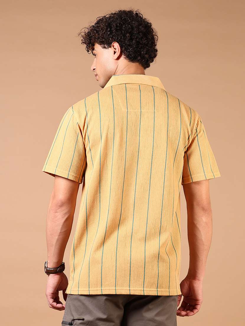 men short sleeves striped casual shirt - 21731318 -  Standard Image - 2