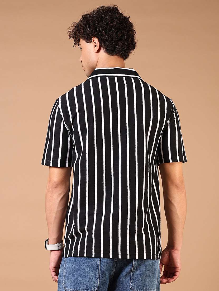 men short sleeves striped casual shirt - 21731331 -  Standard Image - 2