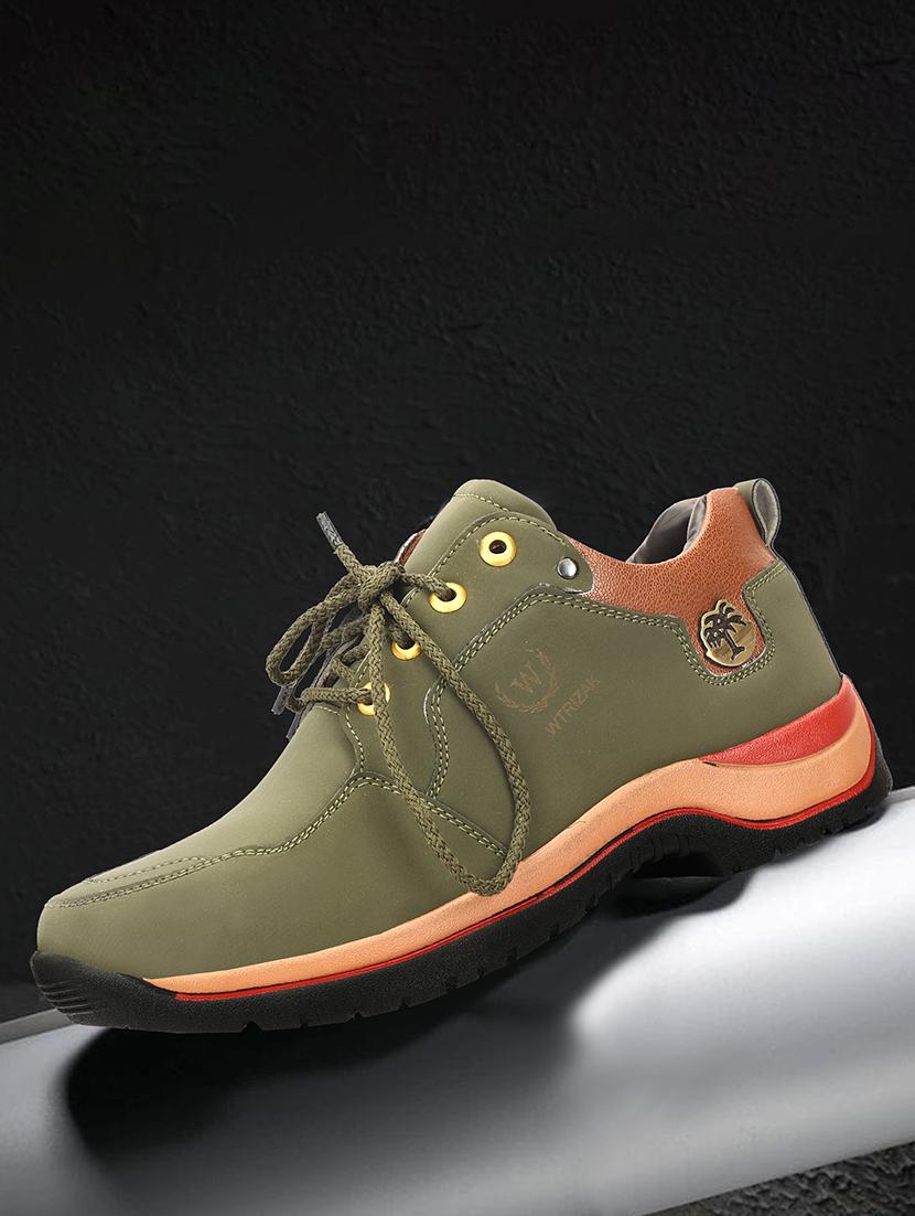 men lace up hiking boots - 21737908 - Standard Image - 2