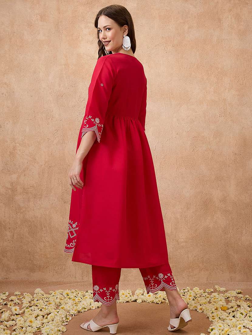 globus women pink floral embroidered work v-neck scalloped hem a-line kurta with pant festive set - 21738590 -  Standard Image - 2