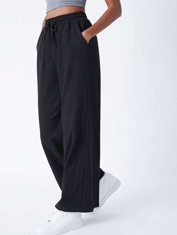 women solid mid rise track pant