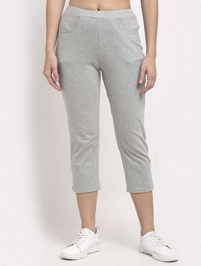 women solid mid rise slim fit capri