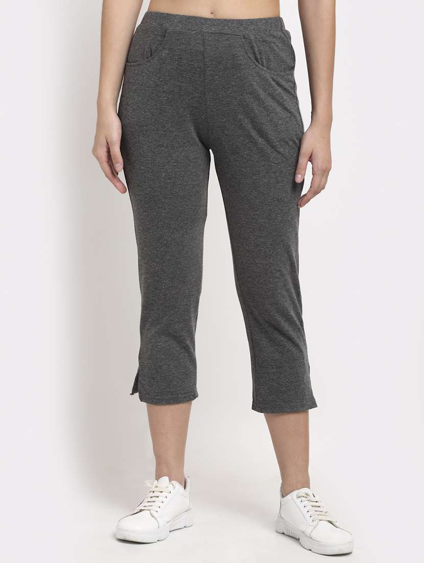 women solid mid rise slim fit capri