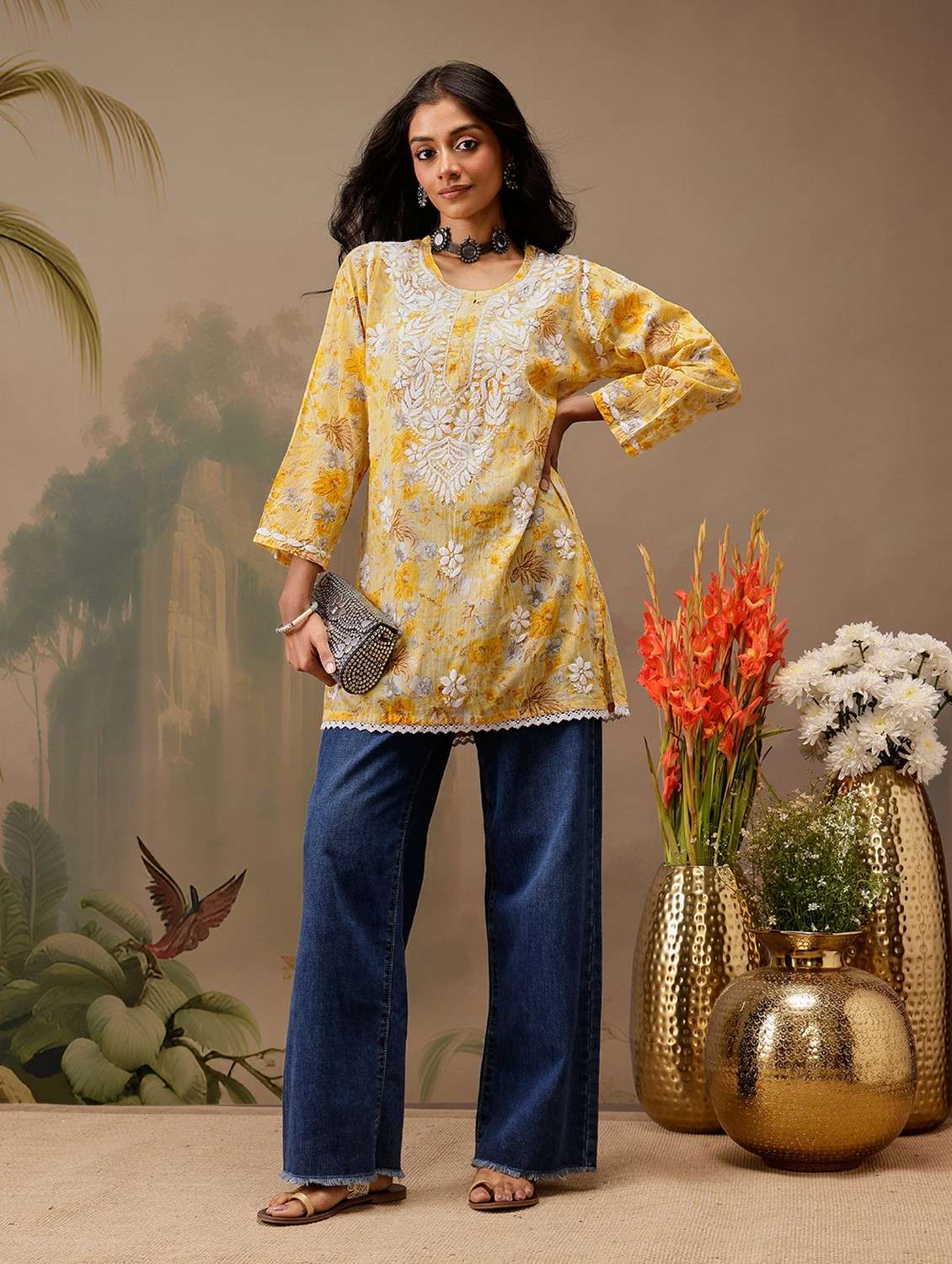 Women Chikankari Work Round Neck Straight Kurti