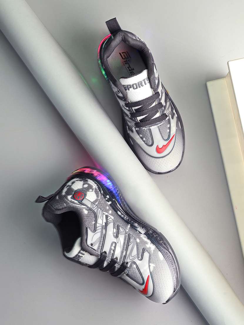 boys lace up sports shoes