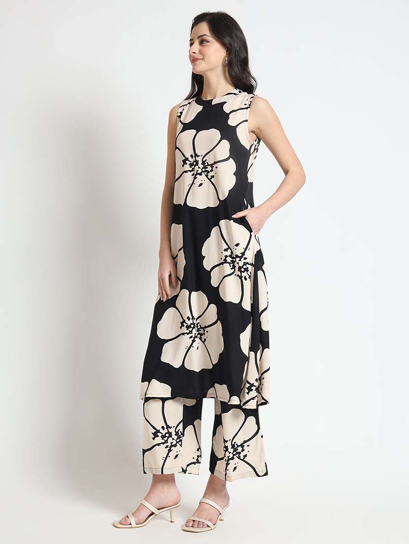 women black floral printed kurta palazzo set - 21743654 - Standard Image - 2