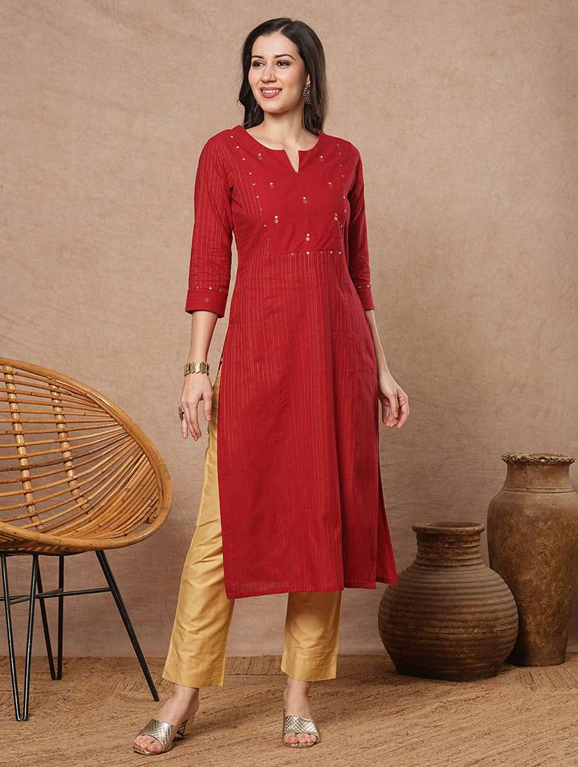 women self design three quarter sleeve kurta