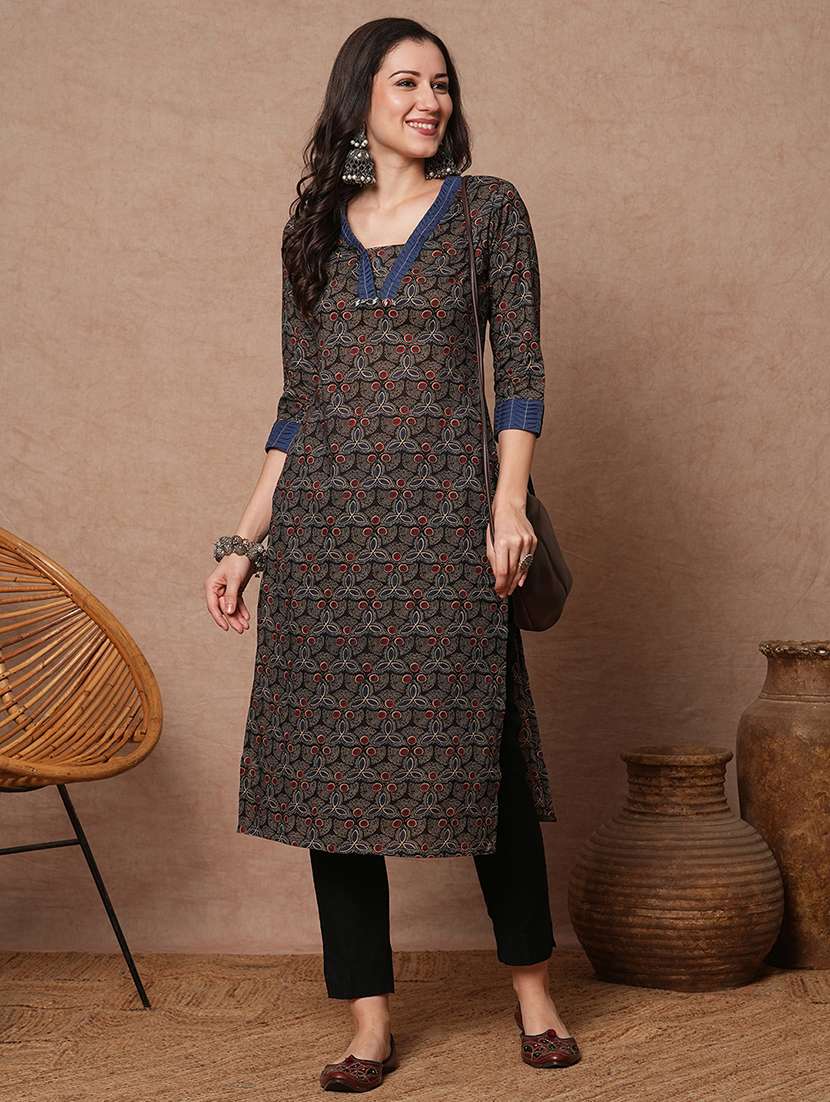 women printed three quarter sleeve kurta