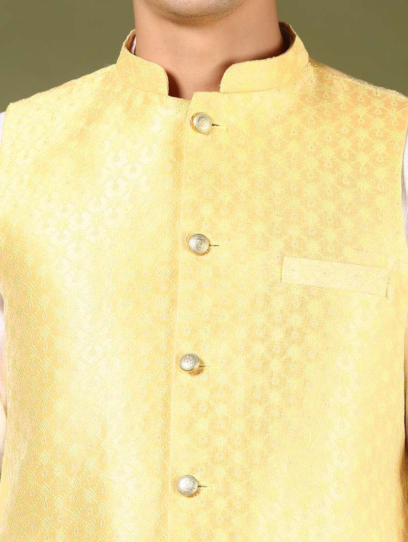 men self desigend sleeveless jacket - 21744117 - Standard Image - 2