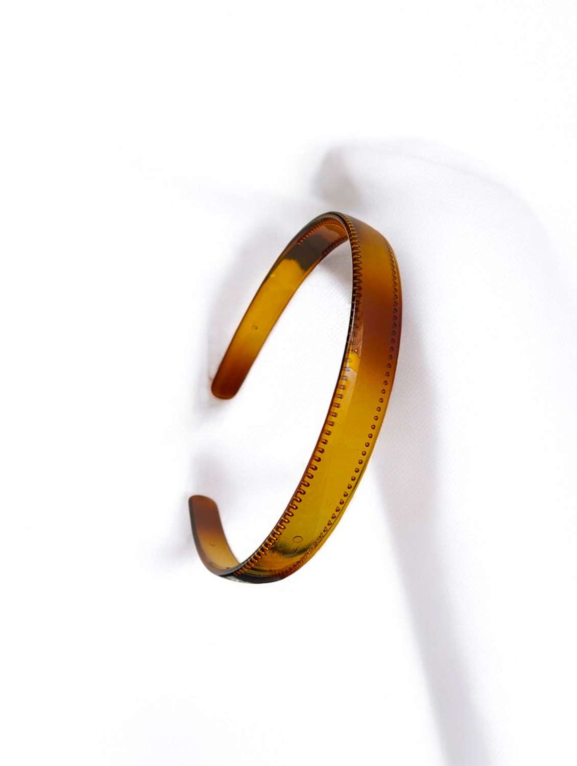 women solid plastic hairband - 21745302 - Standard Image - 2