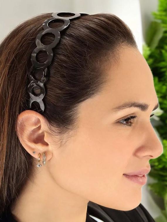 women solid plastic hairband - 21745336 - Standard Image - 2