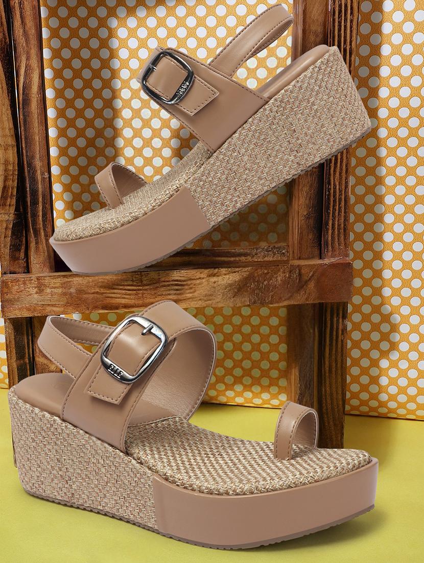 women solid one toe platforms sandal - 21746032 -  Zoom Image - 0