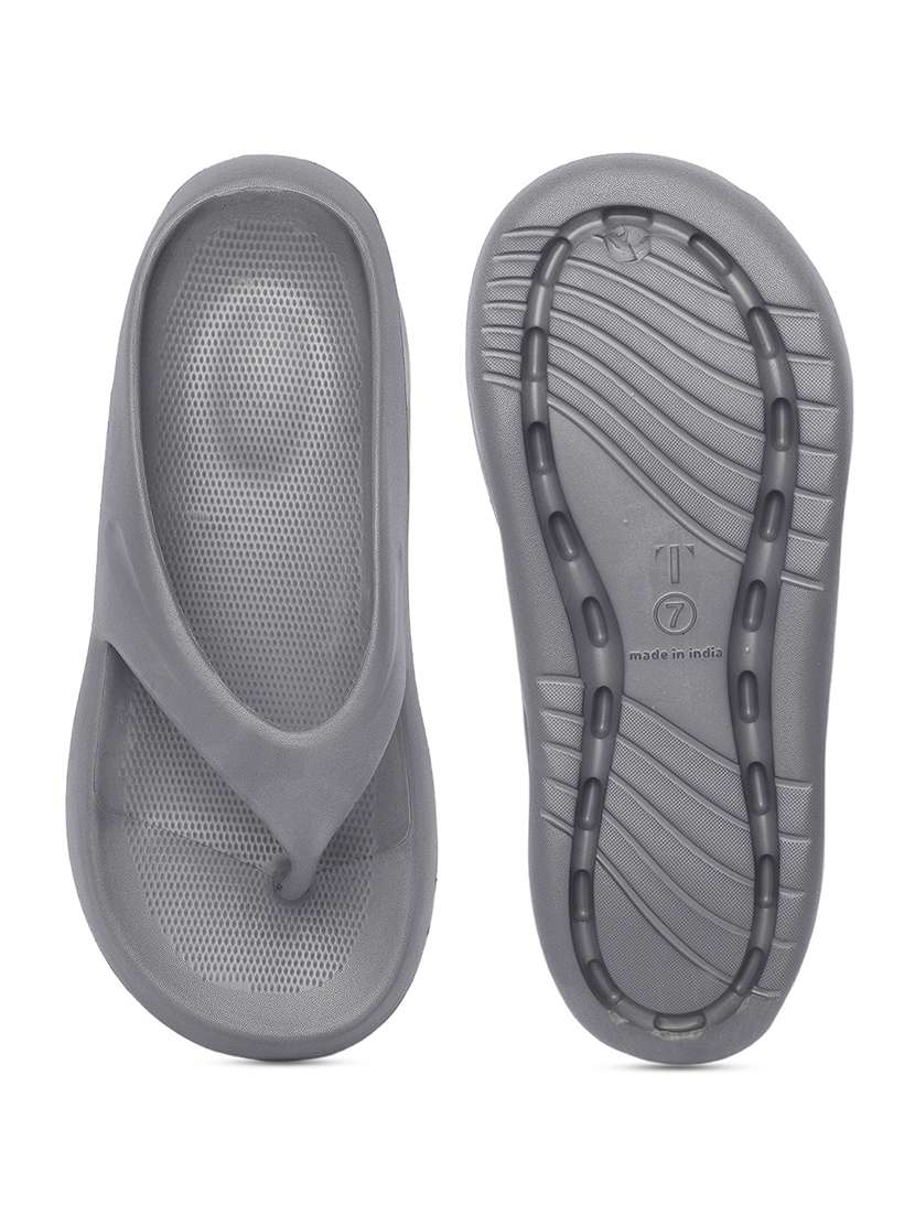 men toe separator slippers - 21746439 -  Standard Image - 2