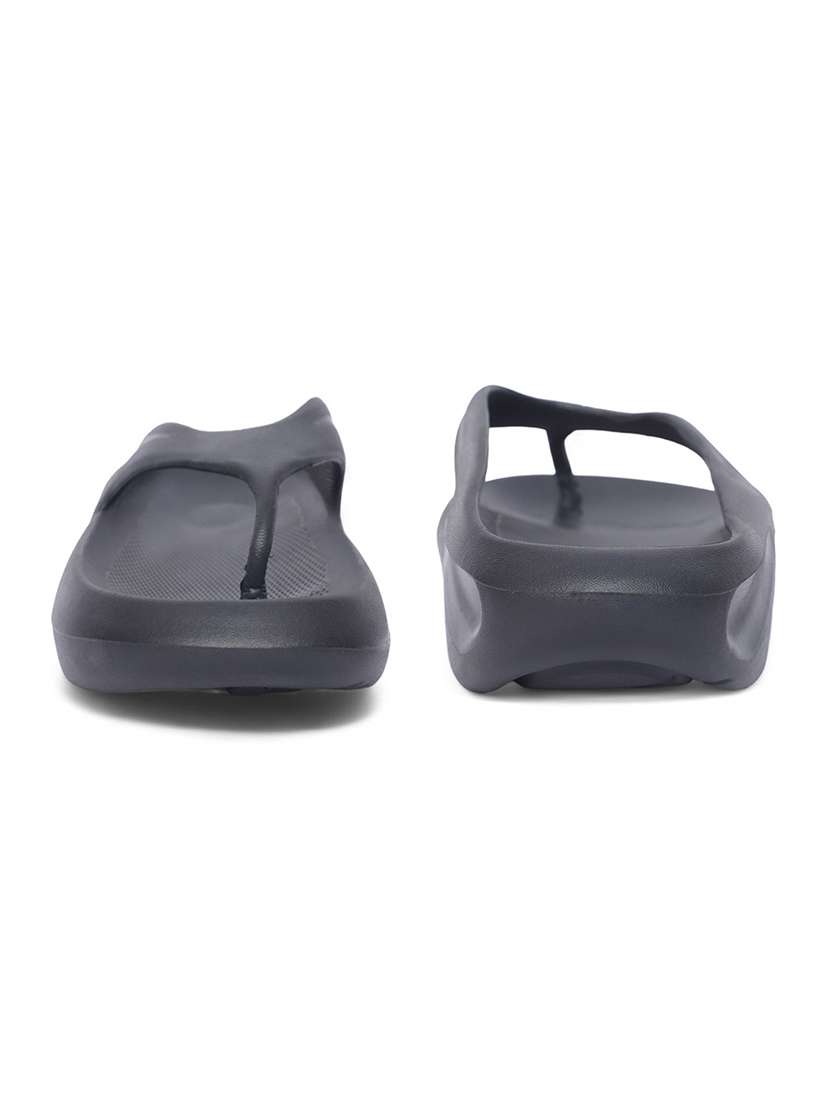 men toe seprator slippers - 21746440 -  Standard Image - 2