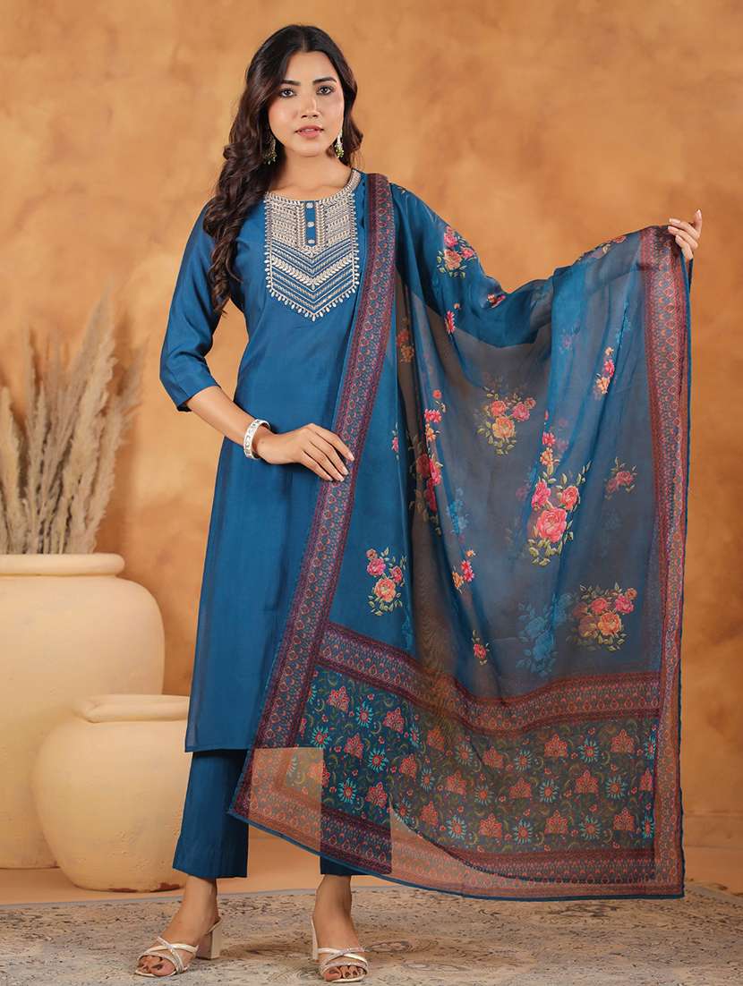 women embroidered kurta pant set