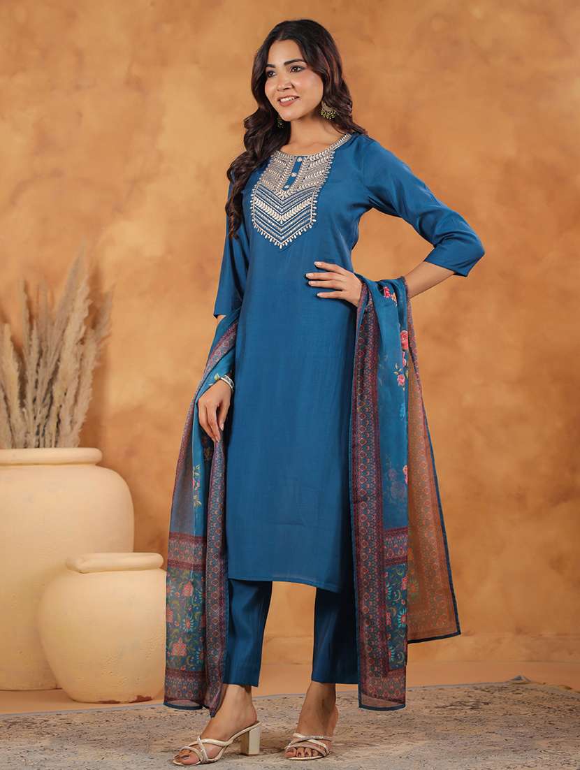 women embroidered kurta pant set - 21746732 - Standard Image - 2
