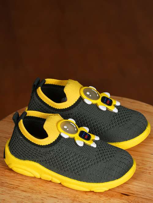 kids slip on sneaker shoes - 21746962 -  Standard Image - 0