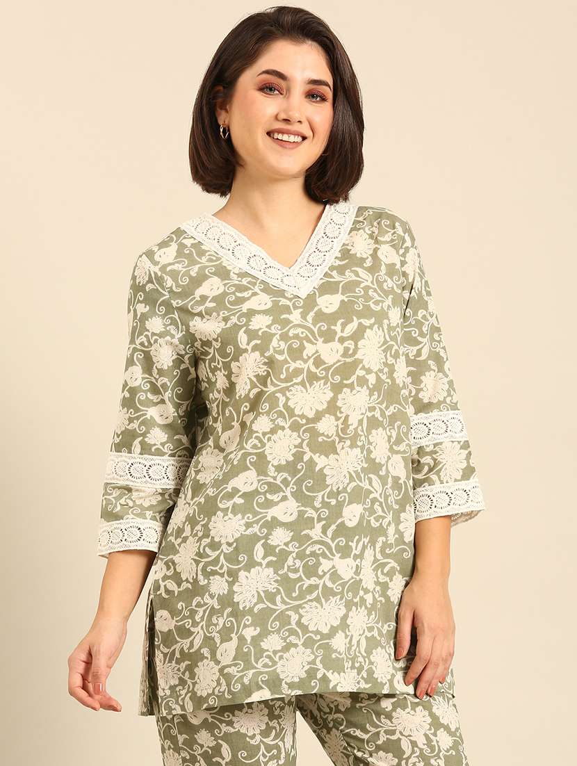 women floral print short straight kurti - 21747023 - Standard Image - 2