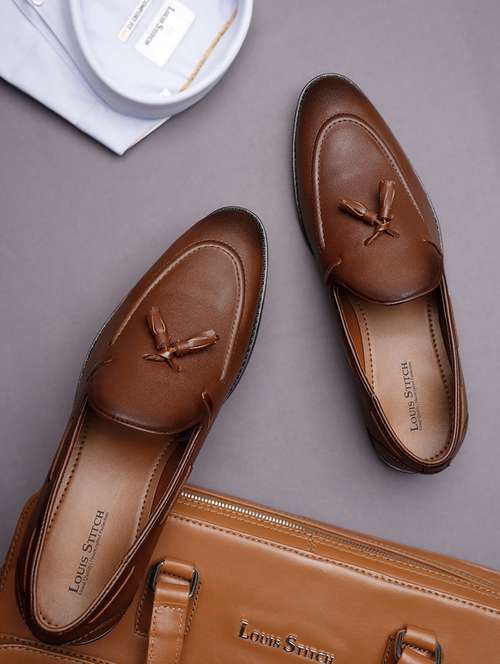 men solid slip on tassel detailed boatshoes