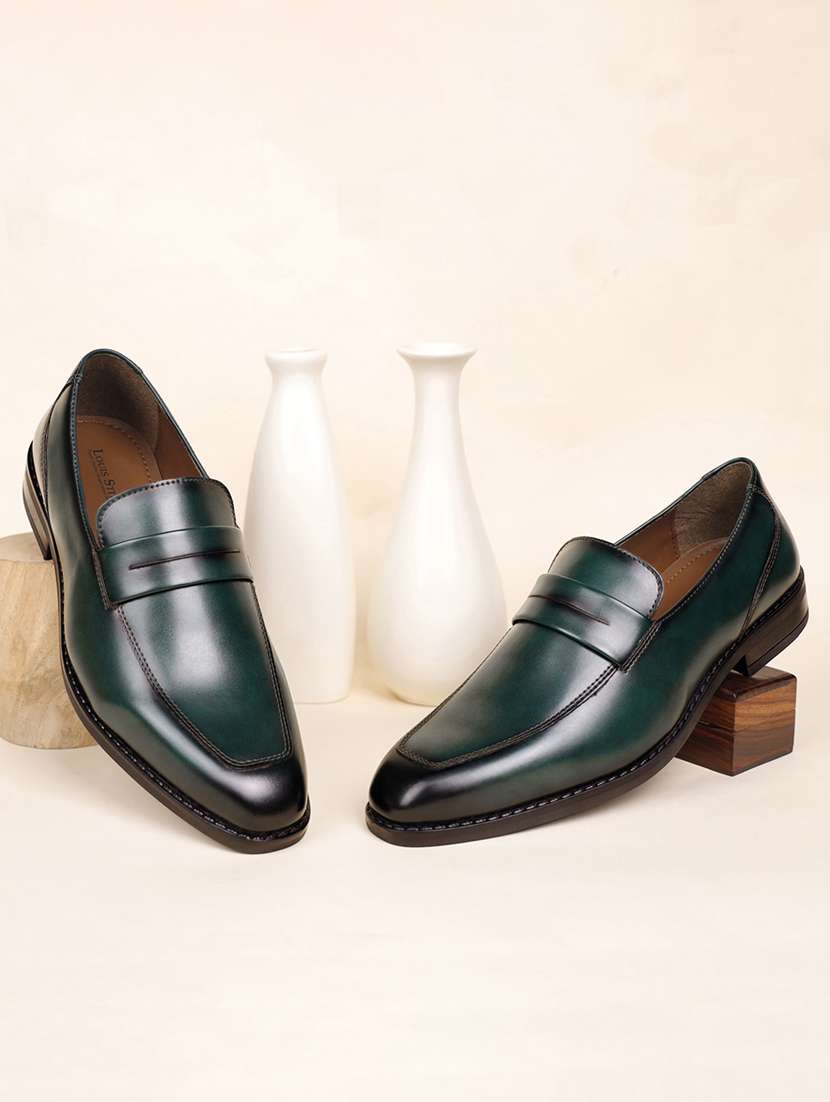 men solid slip on moccasin shoes