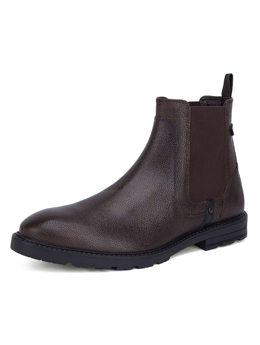 men solid slip on boots - 21748427 -  Standard Image - 2