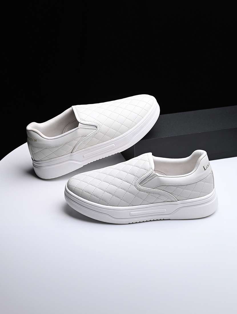 men solid slip on sneakers