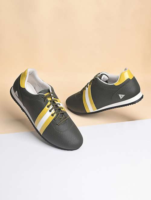 men lace up casual shoes - 21748577 -  Standard Image - 0