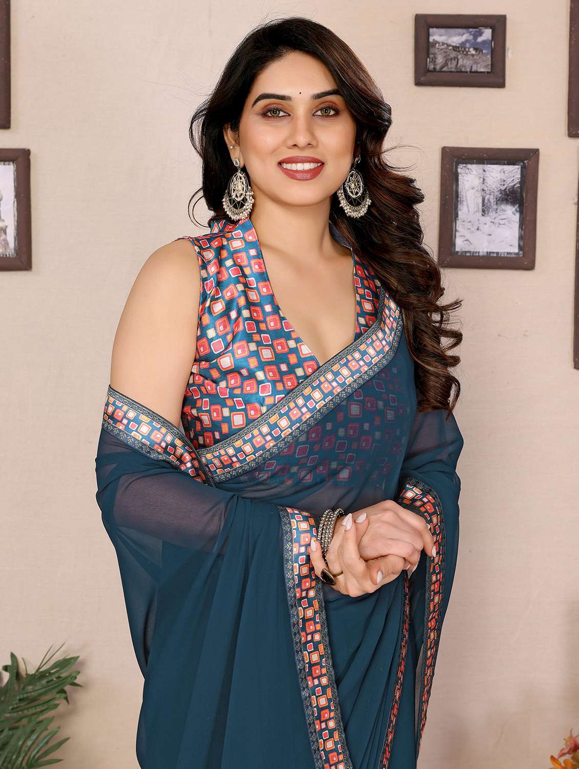 women solid with bordered saree  with blouse - 21749382 -  Standard Image - 2